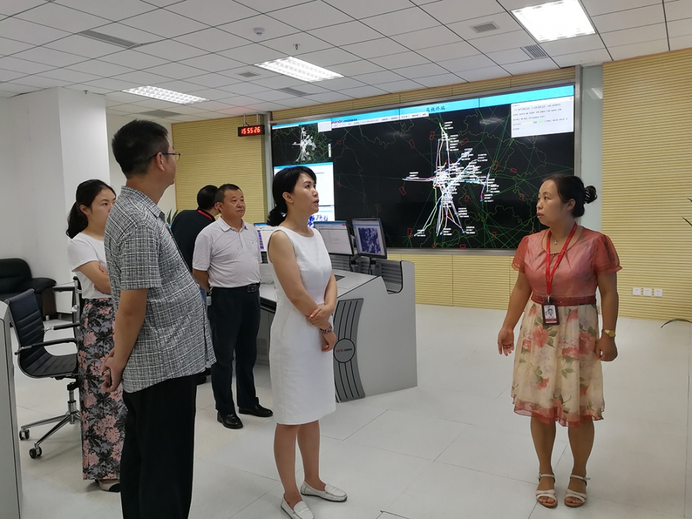 高新管委會主任單鑫與匯東公司總經(jīng)理鄒陽一行到中國電科產(chǎn)業(yè)園考察洽談合作業(yè)務