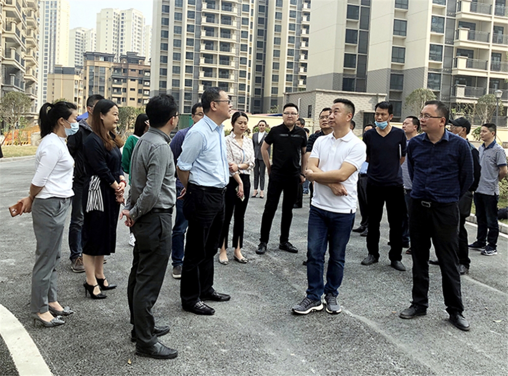 市委常委、高新區(qū)黨工委書記張邦舉蒞臨匯福苑小區(qū)視察指導(dǎo)工作